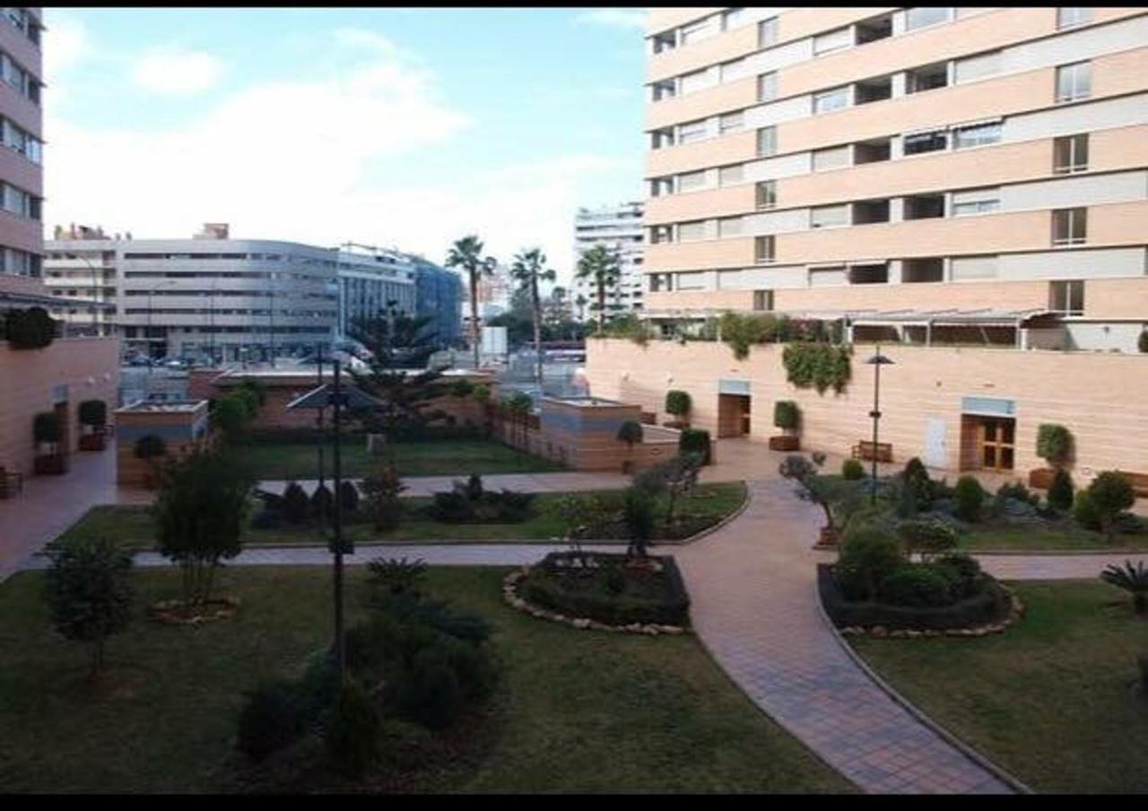 Apartment Plaza De La Solidaridad Málaga Extérieur photo